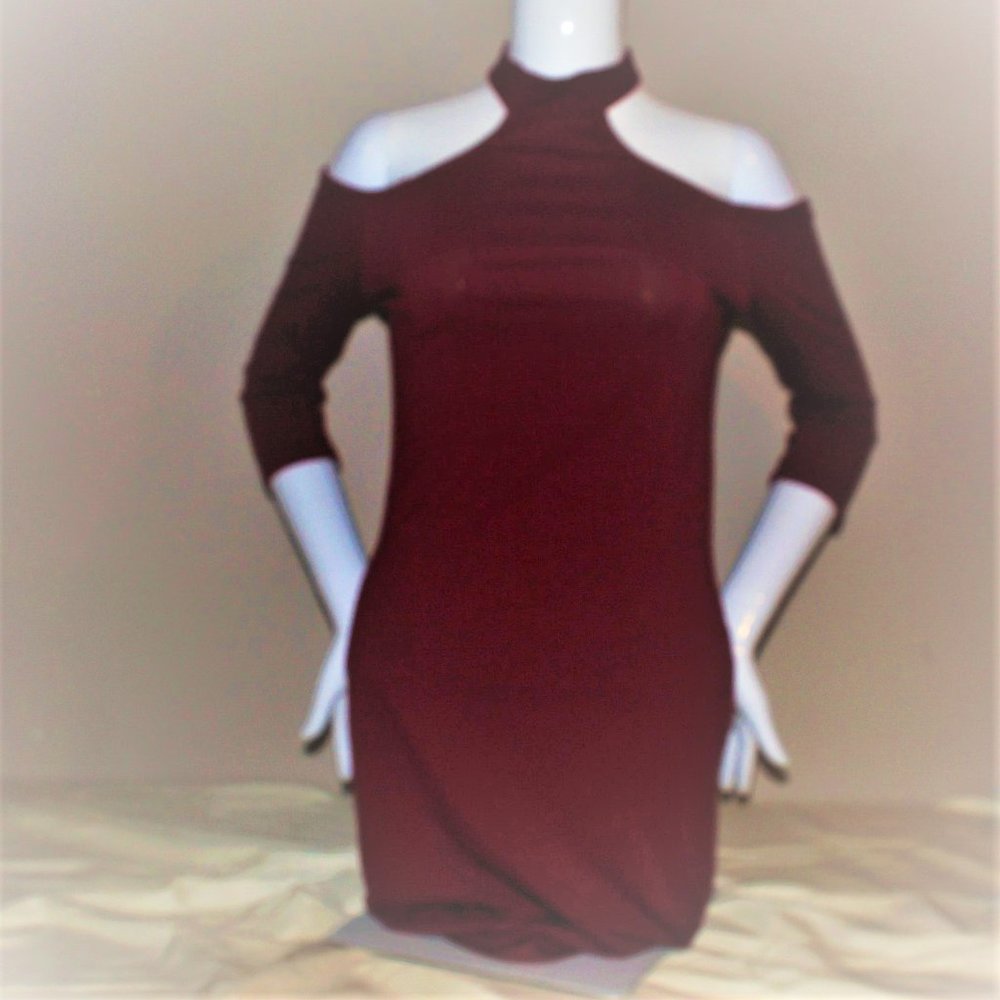 BODYCON RED DRESS WITH CHOKER